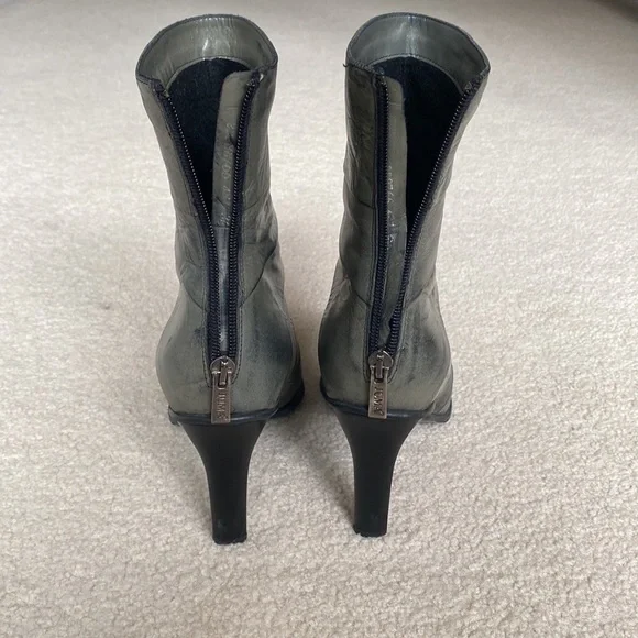 Boots - Picture 4 of 8